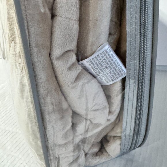 NEW Distinctly Home Weighted Blanket Brown Taupe 48"x72" 5.4kg (12 lbs) - Picture 4 of 7